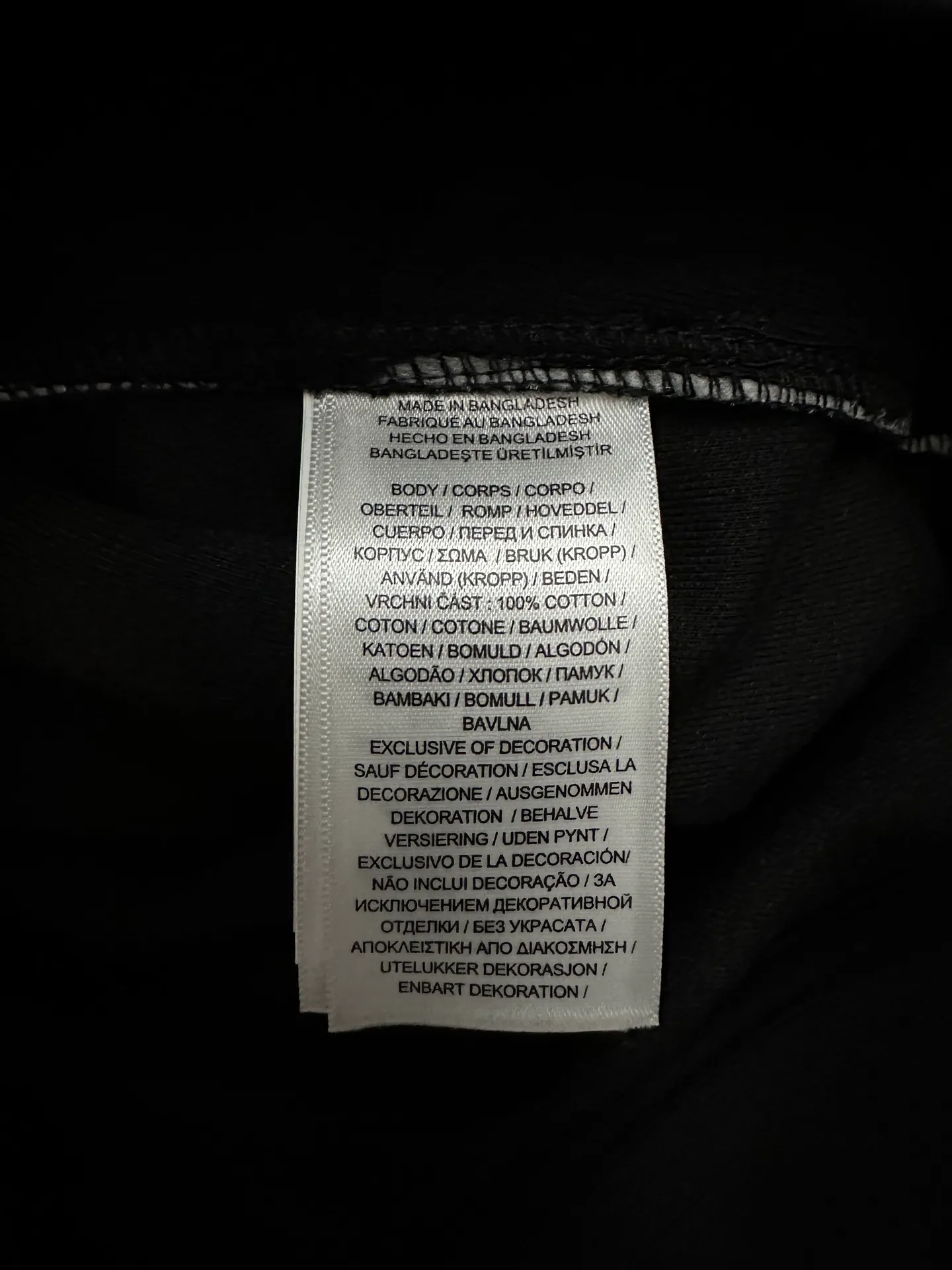 P570 Ralph Lauren Logo Baseball Collar Cotton Jacket Fabric: Customized cloud-like double-sided velvet with excellent texture and comfortable fit. The matte obsidian black on the front exudes an innate sense of luxury. The micro-velvet touch on the back hides the temperature. The layers of black appear on their own. The front groove is quilted with military-grade wiring to outline the three-dimensional frame. The delicate pony logo embellishes the chest. Low-key and powerful. The left sleeve secret pocket hides the edge. The collar and chain linkage layering design is effortlessly advanced. The golden ratio of lightness and warmth. Warm but not heavy. Type but not stiff. Customized hardware. Threads. Accessories. Matching. Same style for men and women. -Color: Black -Size: S M L XL